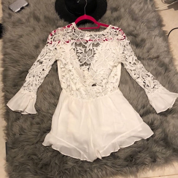 NEW- White Deep V Lace Bell Sleeve Romper 💕 - Picture 2 of 2